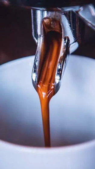 Espresso in estrazione dal portafiltro
