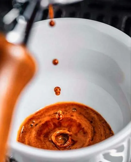 L'ultima goccia di espresso nella tazzina